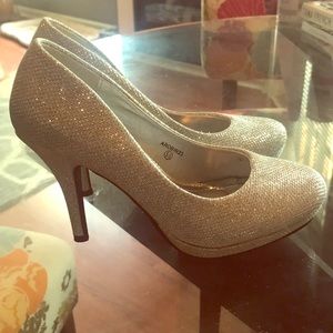 David’s Bridal Size 5.5 Silver Wedding Shoes